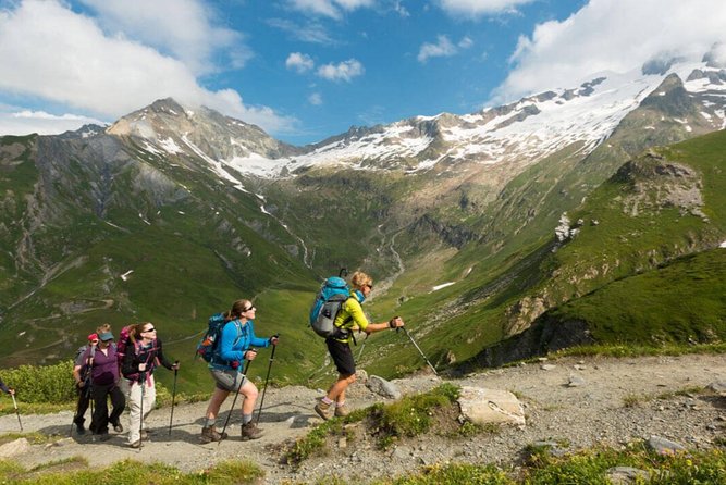 1 day CARPATHIAN PEAKS & CHALETS hike - Key points at a glance