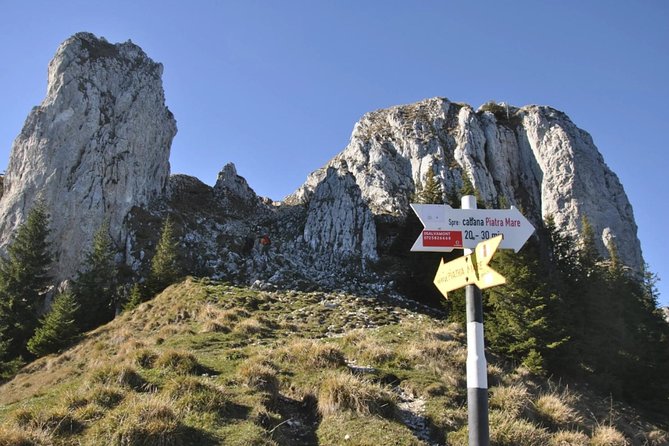 1 day CARPATHIAN PEAKS & CHALETS hike - From Brasov to the Piatra Craiului trail