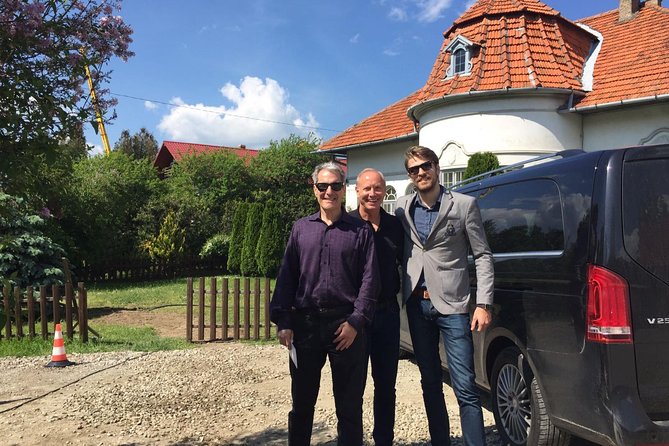 3 Castle:Peles ,Bran,Cantacuzino Tour from Brasov /Hotel pickup - Lunch, photographs, and the guide’s role