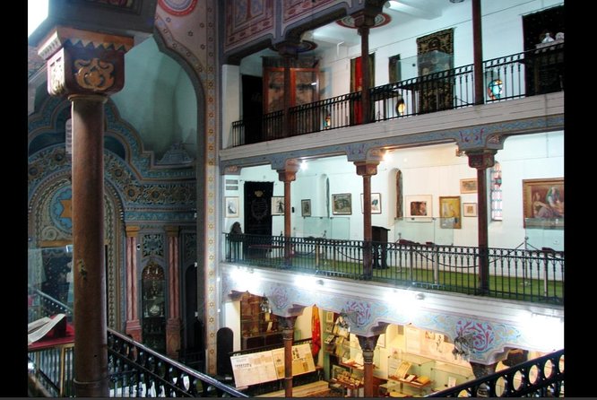 4h Jewish Legacy in Bucharest - Private Tour by Car and Walking - What the private car adds