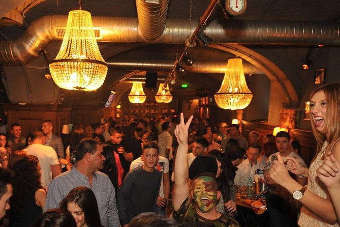 Bar Crawling - Naive changes the mood with a rooftop hour