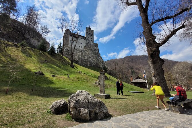Bran Castle & Bear Sanctuary from Brasov - Optional Peles Castle - Why this Brasov day trip works so well