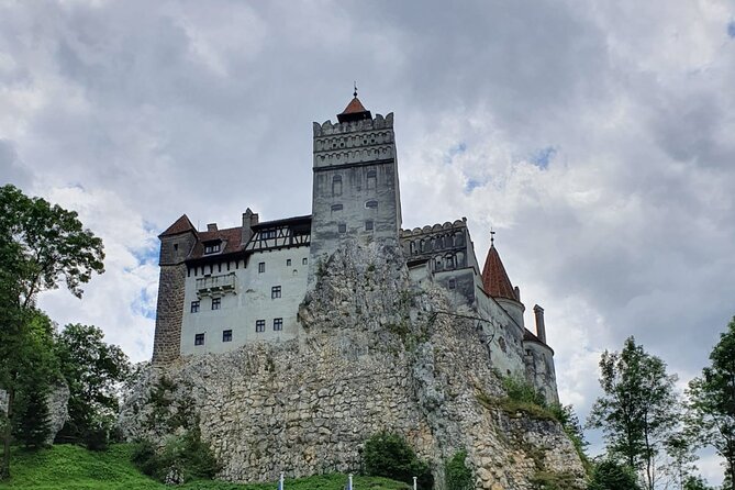 Bran Castle & Peles Castle - Premium Private Tour - What the guide adds to the experience