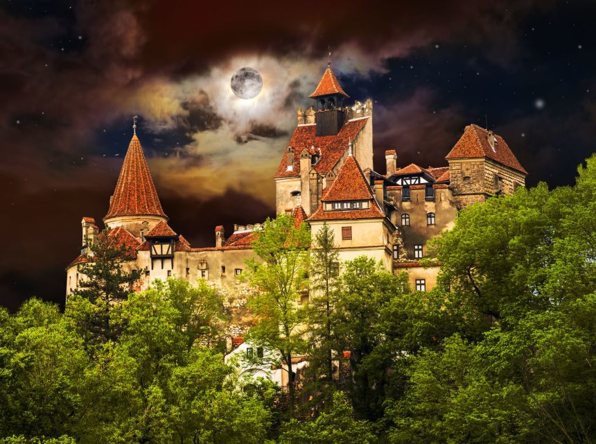 Bran: Guided Castle Tour - Entering the fortress and hearing the first stories