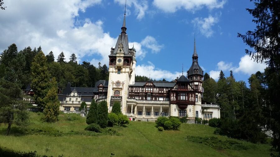 Brasov: Peles Castle, Bran Castle & Rasnov Fortress Day Tour - What the guides add