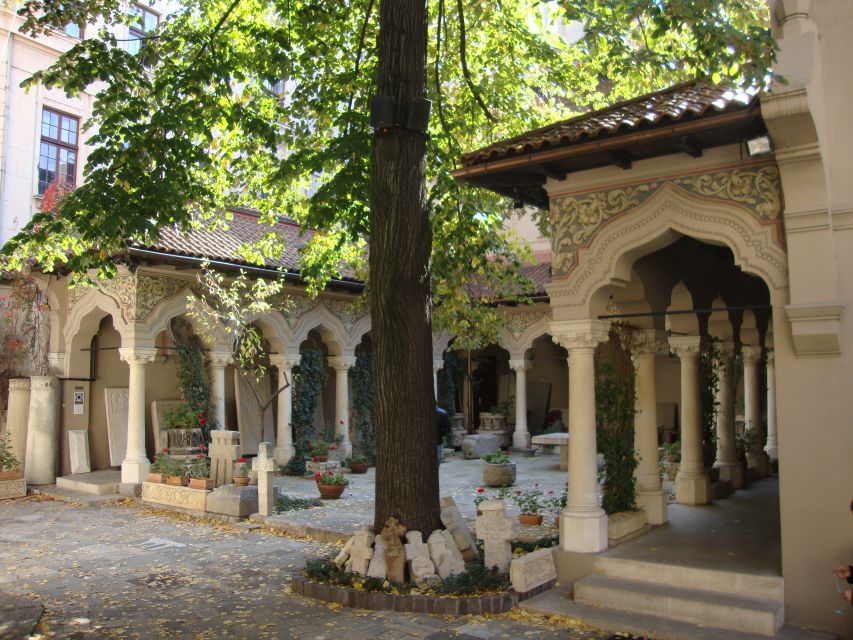 Bucharest: 2-Hour City Highlights Bike Tour - Cismigiu Gardens, the tour’s breathing space
