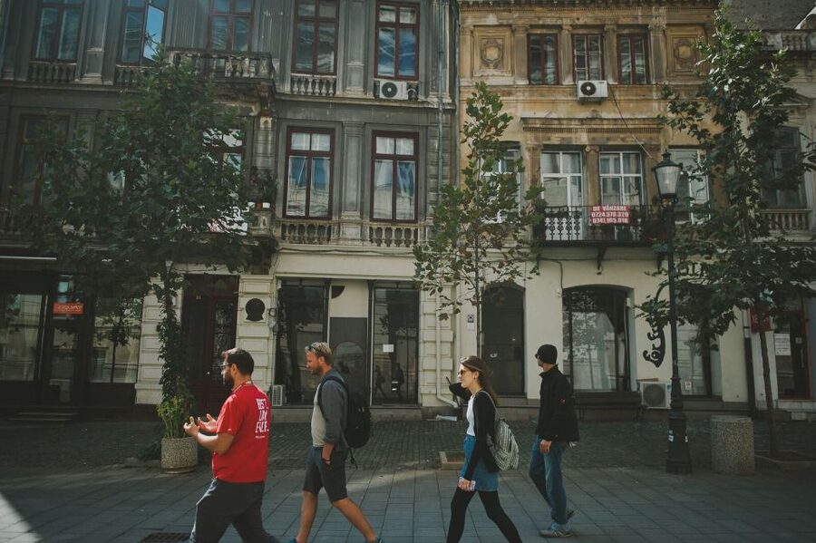 Bucharest: 3-Hour Walking Tour - Stepping inside Carturesti Carusel