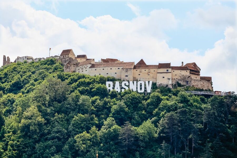 Bucharest: Bran & Peles Castle with Rasnov Citadel Day Trip - Bran Castle and the Dracula connection