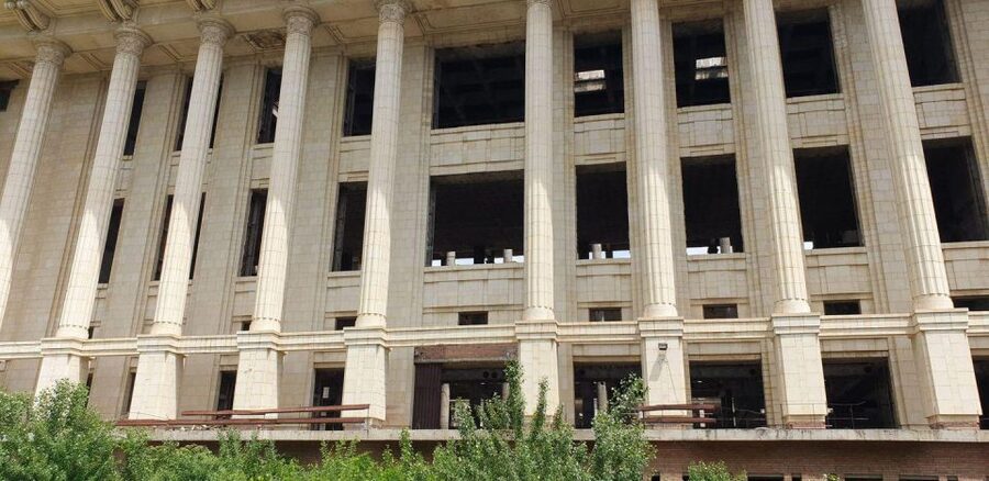 Bucharest by car - full day 'stop and visit' experience - Lunch, pacing, and the stop-and-visit idea