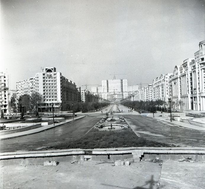 Bucharest Communism: From Lenin to Ceausescu - Old Town and the contrast Ceaușescu could not erase