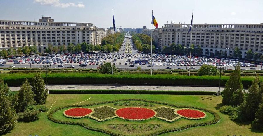 Bucharest: Communist Tour including Ceausescu Residence - The Palace of the Parliament and Project Bucharest