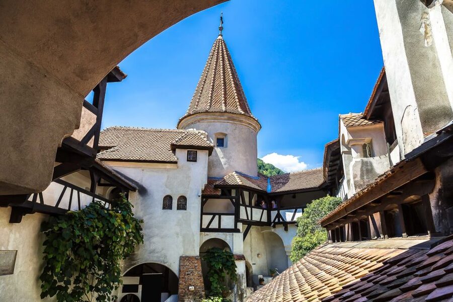 Bucharest: Day Trip to Dracula Castle, Peles Castle & Brașov - The long ride back to Bucharest