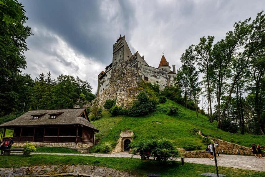 Bucharest : Dracula Castle, Peles Castle and Brasov Day Trip - A walking tour through medieval Brașov