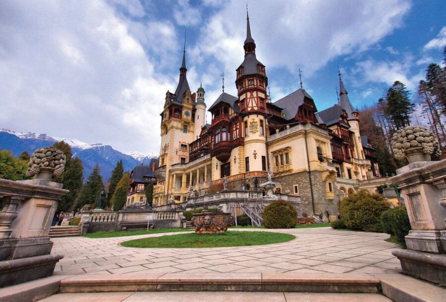 Bucharest: Dracula's Castle, Peles Castle, & Brasov Old Town - Brașov Old Town: the best place to slow down