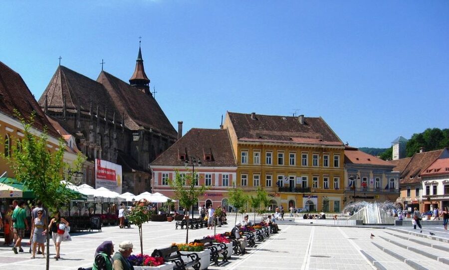Bucharest: Dracula's Castle, Peles Castle, & Brasov Old Town - The guides can make or break a long day