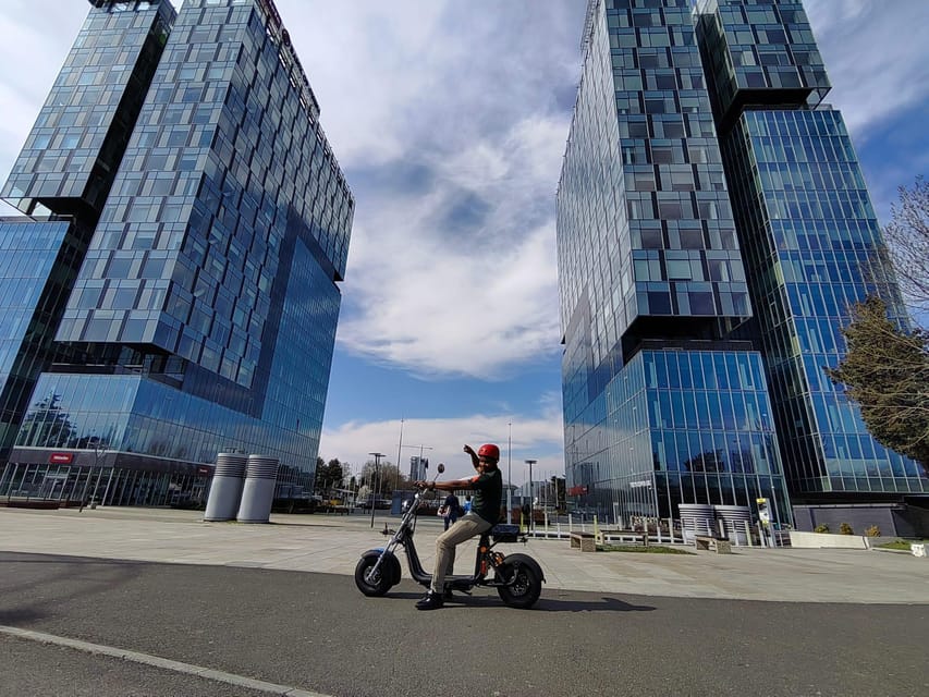 Bucharest electric city tour by Smart Balance #green - Bucharest Fountains and Palace of the Parliament