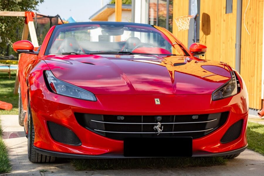 Bucharest: Ferrari Driving Experience - MEDIUM 30min - Piața Constituției is the right place to begin