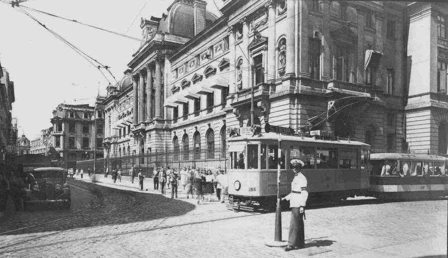 Bucharest: Half Day Bike Tour - Who should book this four-hour ride?