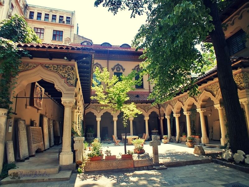 Bucharest: Half Day Bike Tour - The guides make the difference