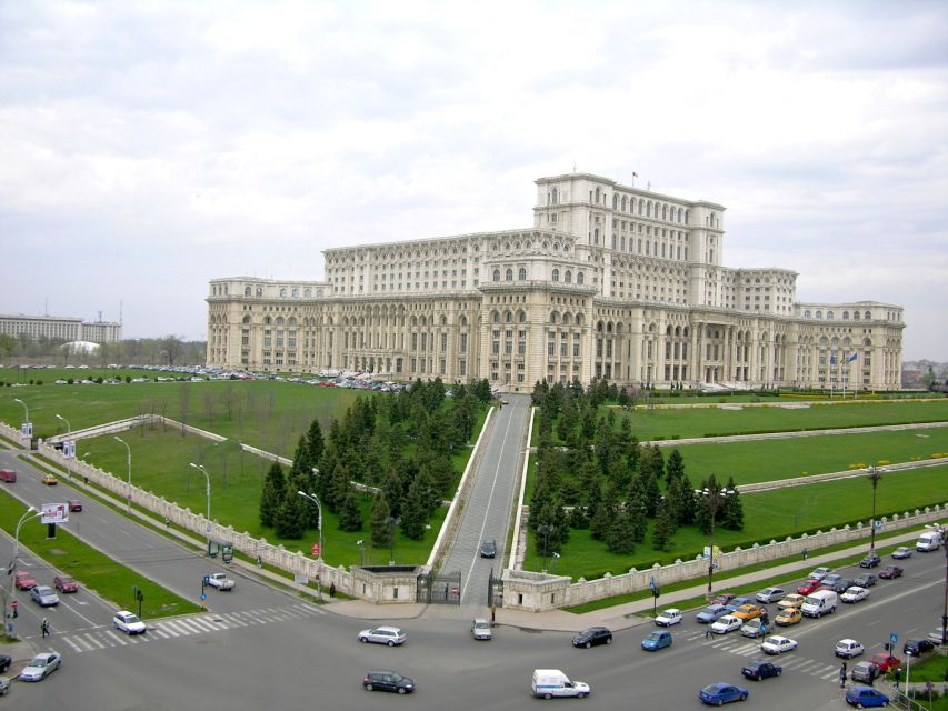 Bucharest: Half-Day Sightseeing Tour - Free Press Square and the Arch of Triumph