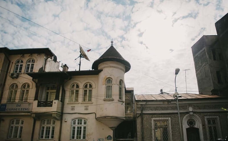 Bucharest: Hidden Gems 2.5-Hour Walking Tour - Stopping for a covrig