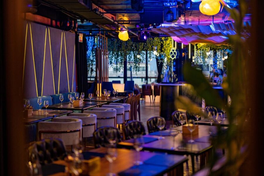 Bucharest: Night Life Tour - Starting with cocktails in a former bank vault