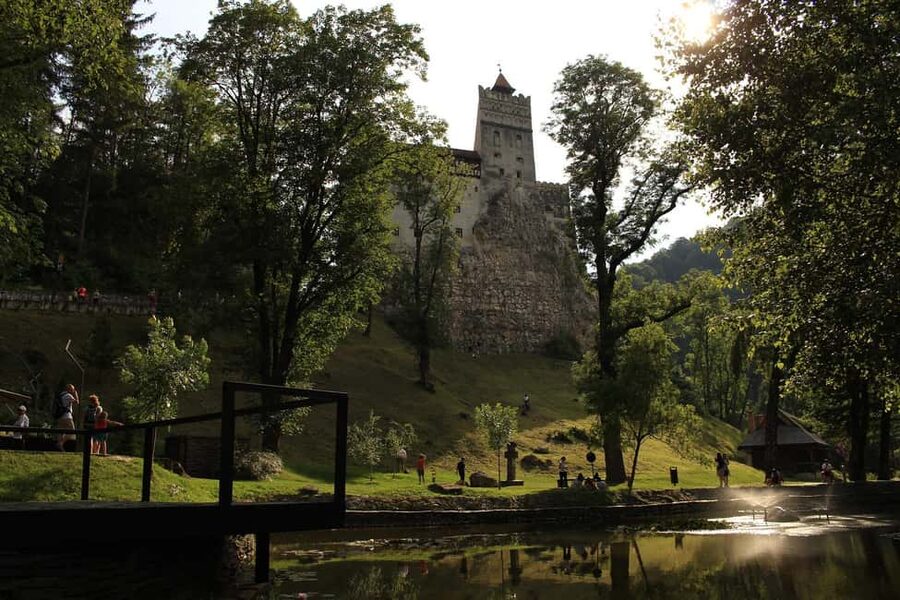 Bucharest: Peles Castle, Bran Castle & Brașov Day Tour - Bran Castle and the Dracula question
