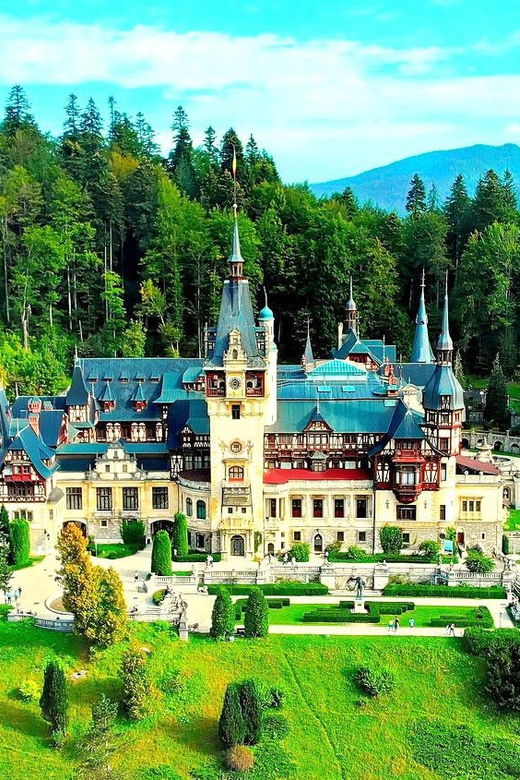 Bucharest: Peles Castle, Bran Castle, & Brasov Old Town Tour - Brașov Old Town: your best chance to wander