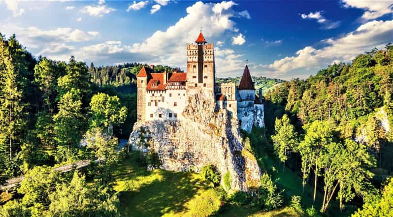 Bucharest: Peles Castle, Bran Castle, & Brasov Old Town Tour - The early ride from Bucharest to Sinaia