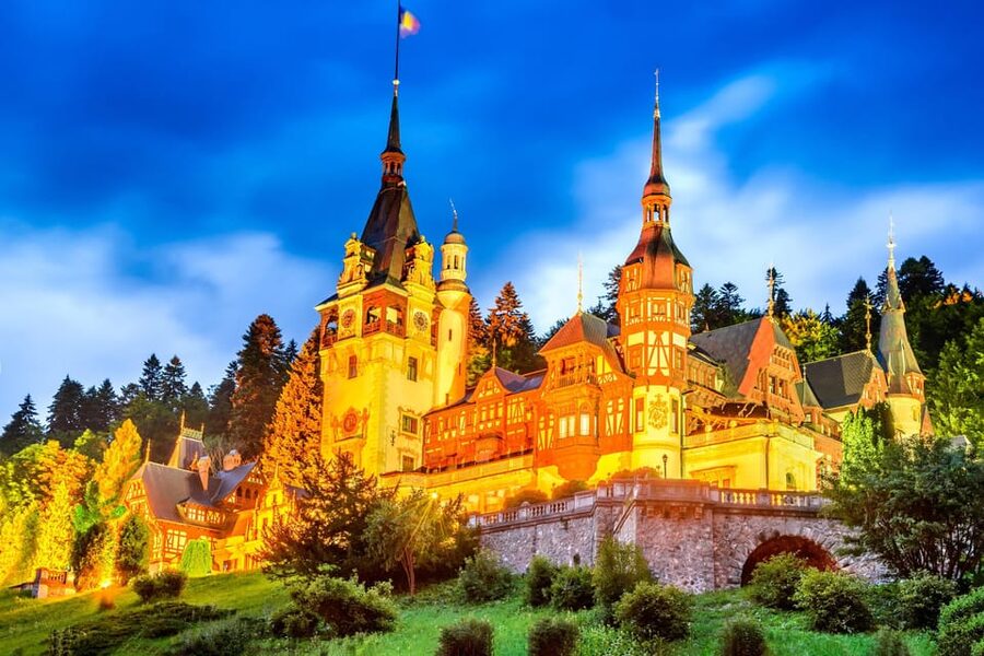 Bucharest: Peles & Dracula's Castle and Brasov Full-Day Trip - Peleș Castle, Romania’s royal showpiece
