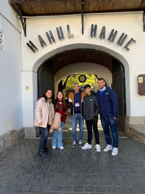 Bucharest: private and exclusive Italian walking tour - Lipscani Street, Saint George, and Cărturești Carusel