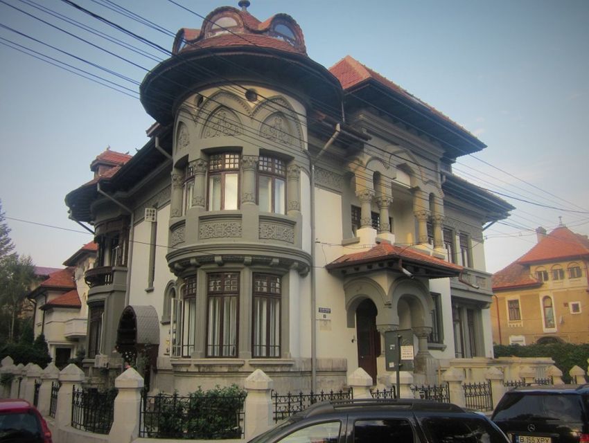 Bucharest: Private Three Neighborhoods Tour by Vintage Car - Why the Dacia 1310 changes the tour
