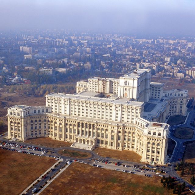 Bucharest Sightseeing Tour - Lipscani and the remains of merchant Bucharest