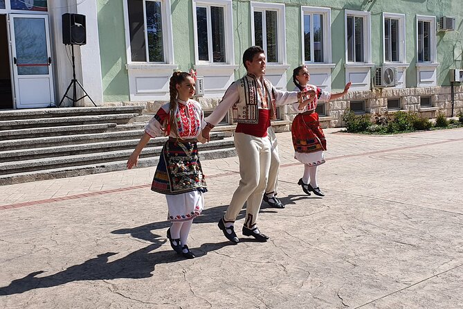 Bulgaria Day Trip - Private Tour from Bucharest - Veliko Tarnavo & Arbanasi - Basarbovo Monastery: a striking first stop