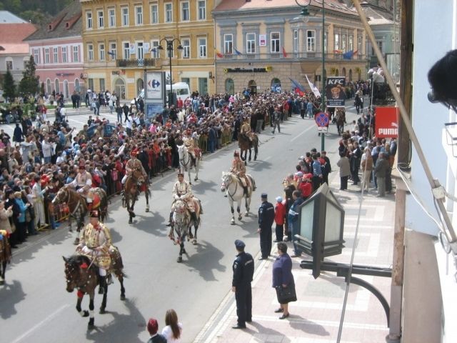 BV01 - City Tour Brasov in English: Secrets of Kronstadt - Bran Castle and Sinaia: understand what is separate