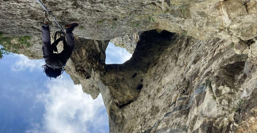 Cluj Napoca: Climbing or Hiking Experience in Turda Canion - A small cave before the vertical section