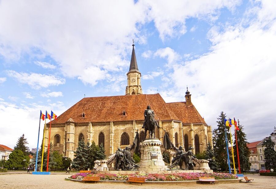 Cluj-Napoca: Turda Salt Mine & Alba Carolina Fortress Tour - A medieval-style lunch break, with the bill kept separate