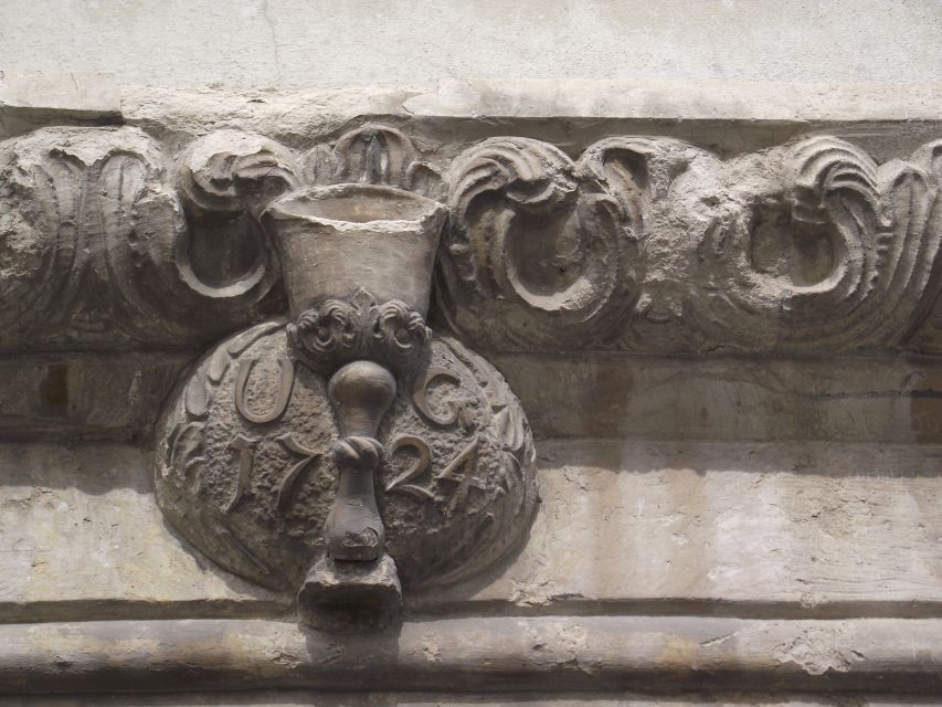 Cluj: Private City Walking Tour - The oldest civilian house and the route to Union Square