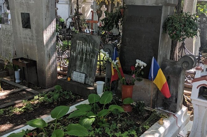 Darkside Tour of Bucharest - small group - What the guides add to the experience