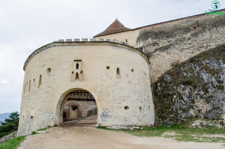 Day trip Bran Castle, Rasnov Fortress and Bear Sanctuary - Rasnov Fortress and its famous well
