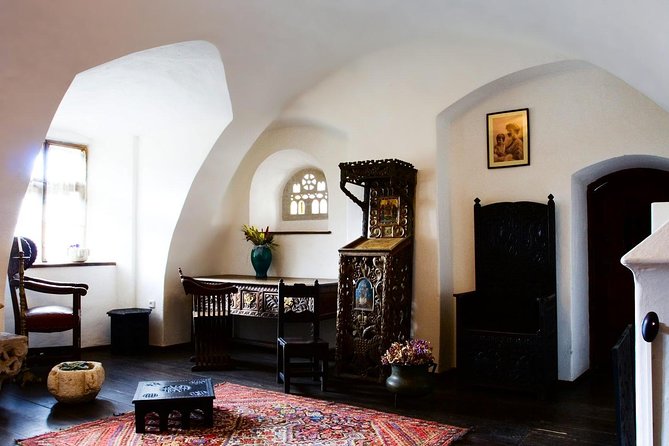 Day Trip Through Brasov in Transylvania and Bran, Peles, and Rasnov Castles - Brasov’s old center and the Black Church
