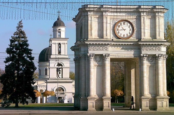 Day trip to Republic of Moldova - visit Chisinau and Cricova Winery - Reading Chisinau through its Soviet streets