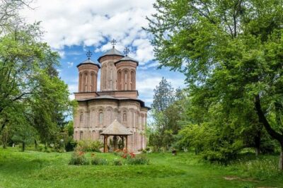 Discover Dracula’s Tomb and Mogosoaia Palace – Private Tour from Bucharest