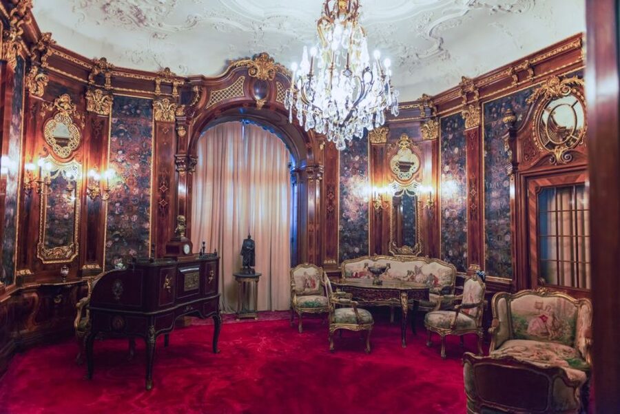 Discover Europe's Deepest Mines & Peles Castle's Royal Charm - An hour in Sinaia for food and breathing room