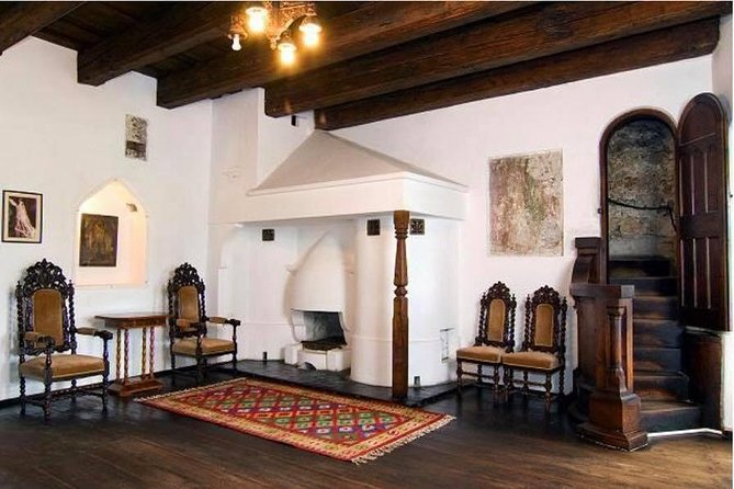 Dracula's Castle, Peles Castle and Brasov - Private Day Trip from Bucharest - Brașov old town and the Black Church