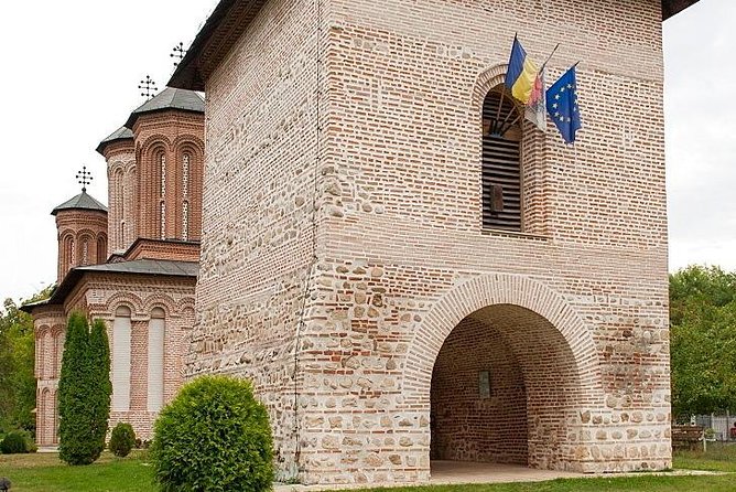 Dracula's Tomb and Mogosoaia Palace, Private Tour from Bucharest - Should you book the Snagov and Mogosoaia tour?