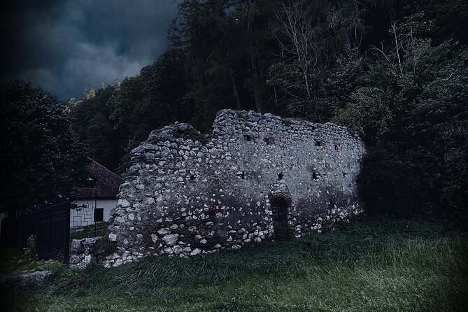 Dracula’s Tour – Vampires, Ghosts and Haunted Places in Bran - The Weeping Willow and the Vampire’s Tombstone