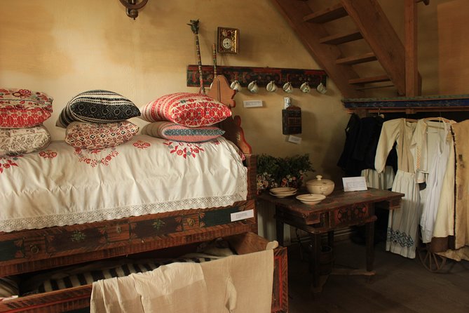 Fortified Church of Viscri and Sighisoara in Spanish (native Spanish guide). - Reaching Viscri from Brasov