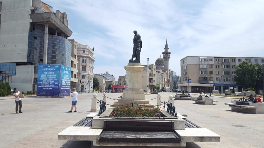 From Bucharest: A Day by the Black Sea Shared Group Tour - What the guide adds to the day