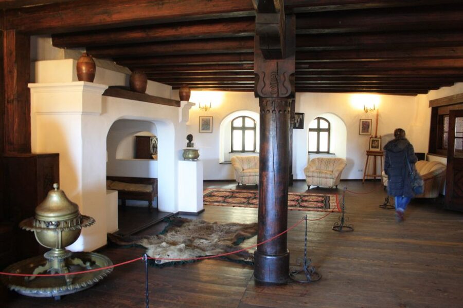 From Bucharest: Bear Sanctuary and Dracula Castle Day Tour - Who should book this experience?